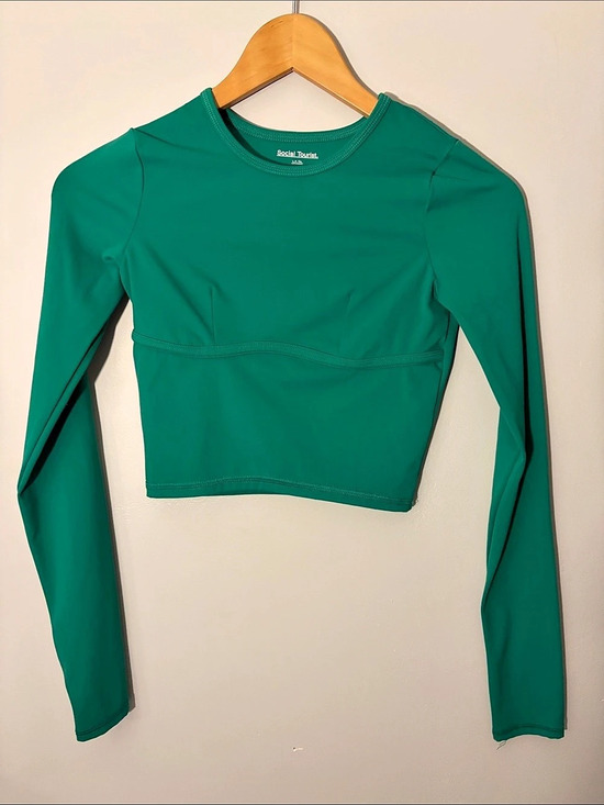 Social Tourist Tops - Social Tourist Long Sleeve Crop Top in Green Size XXS Like New